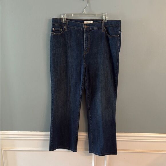 Levi’s women’s 18 short Perfectly Slimming Boot Cut 512 Jeans - Picture 2 of 12